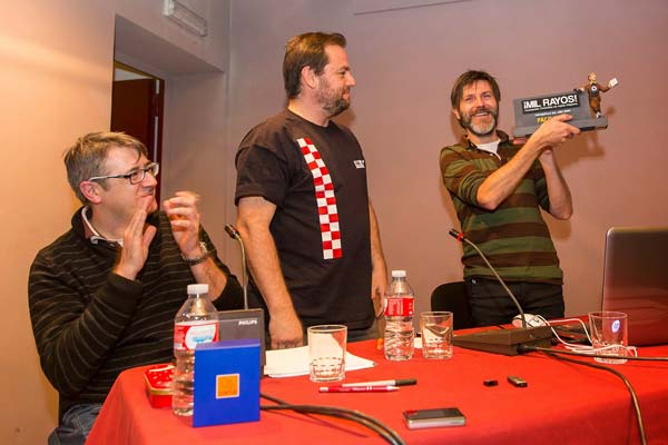 Paco Roca recibiendo su premio