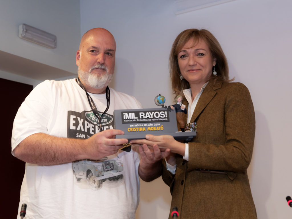 Cristina Morató recibiendo el premio de Tintinófila del año 2019
