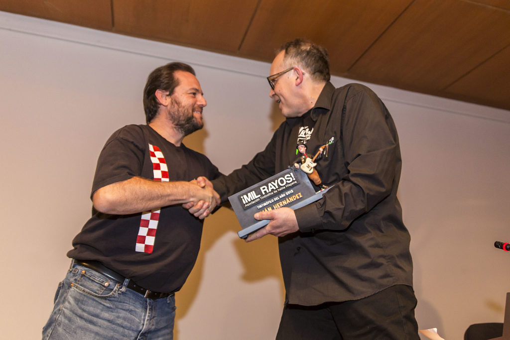 Julián Hernández recibiendo el premio de Tintinófilo del año 2015