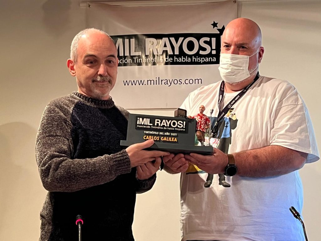 Carlos Galilea recibiendo el premio de Tintinófilo del año 2021