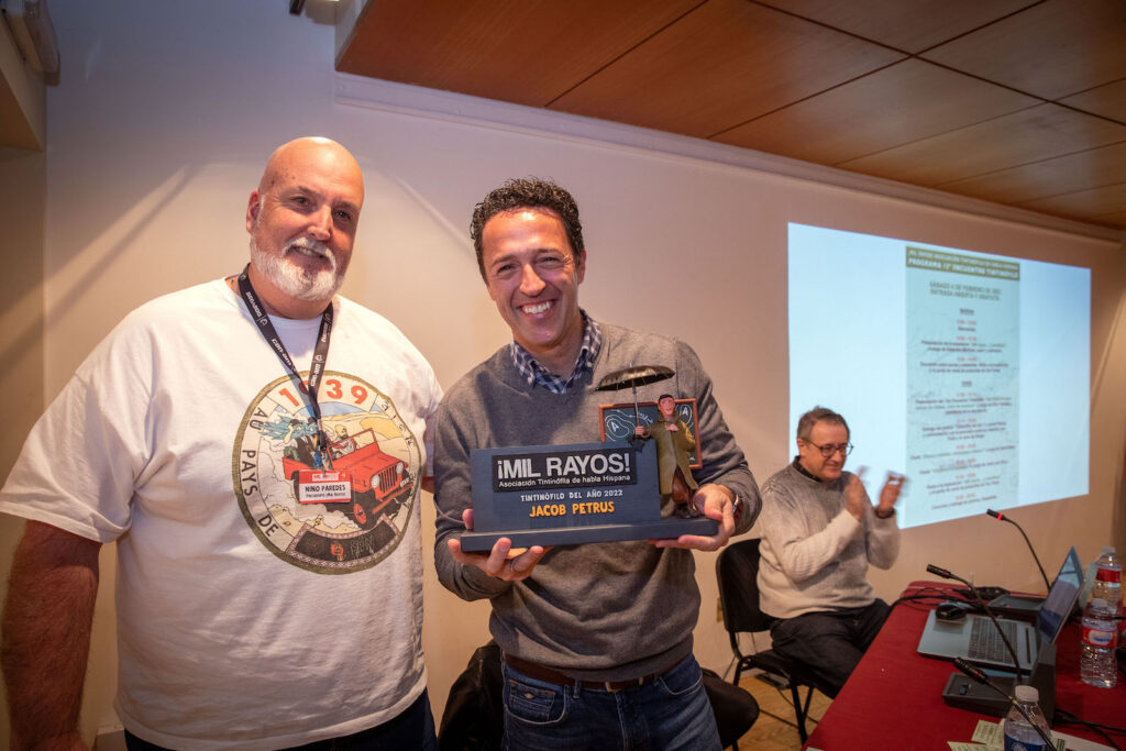 Jacob Petrus recogiendo el premio de Tintinófilo del año 2022